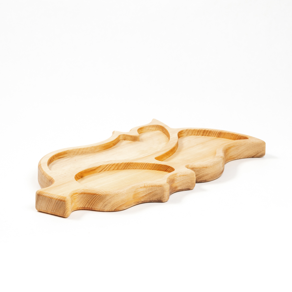 Деревянная менажница из кедра для подачи блюд и закусок "лист". MG83