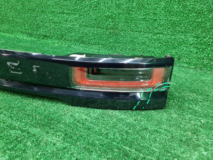 Фонарь крышки багажника Range Rover Velar (17-23)