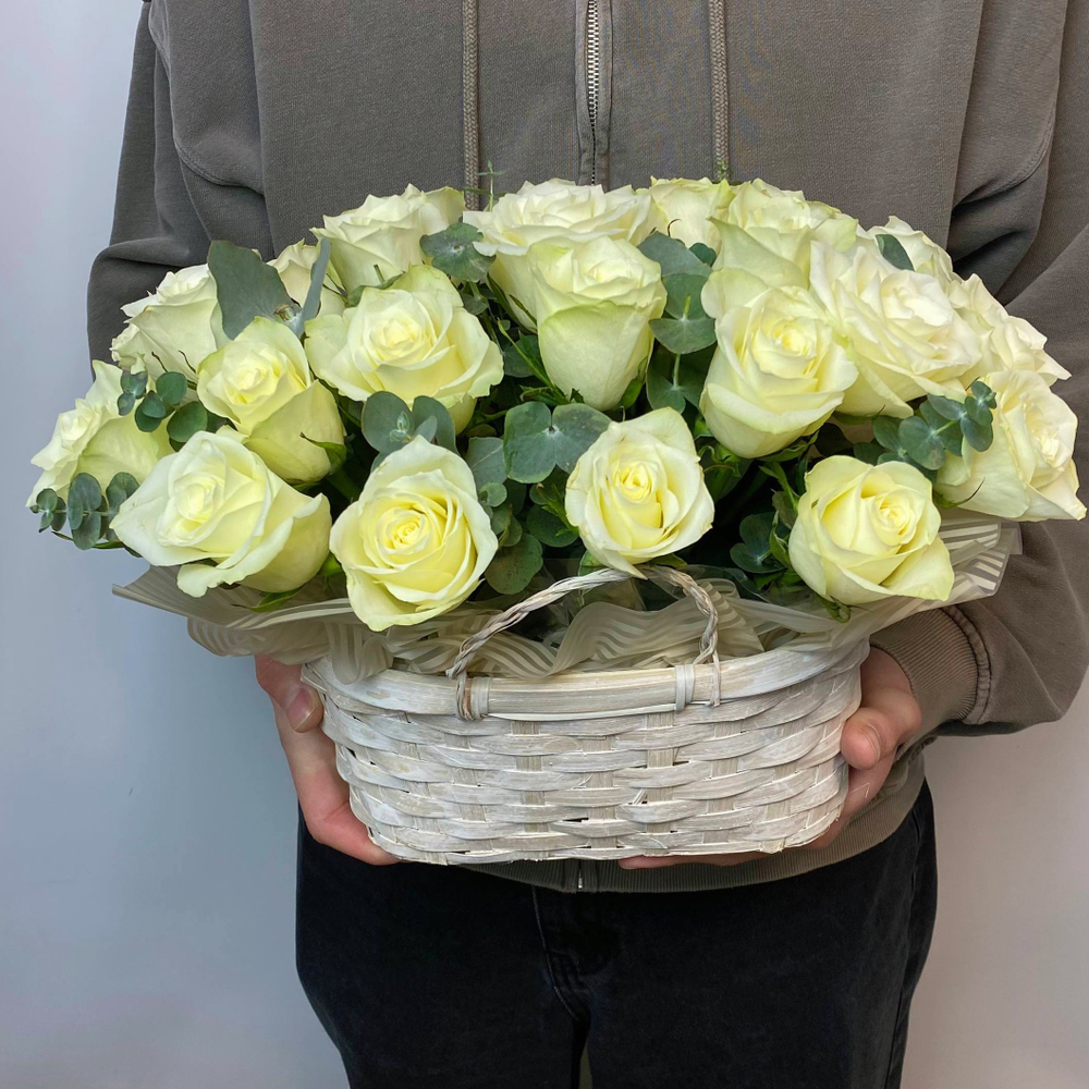 Лукошко 25 белой розы