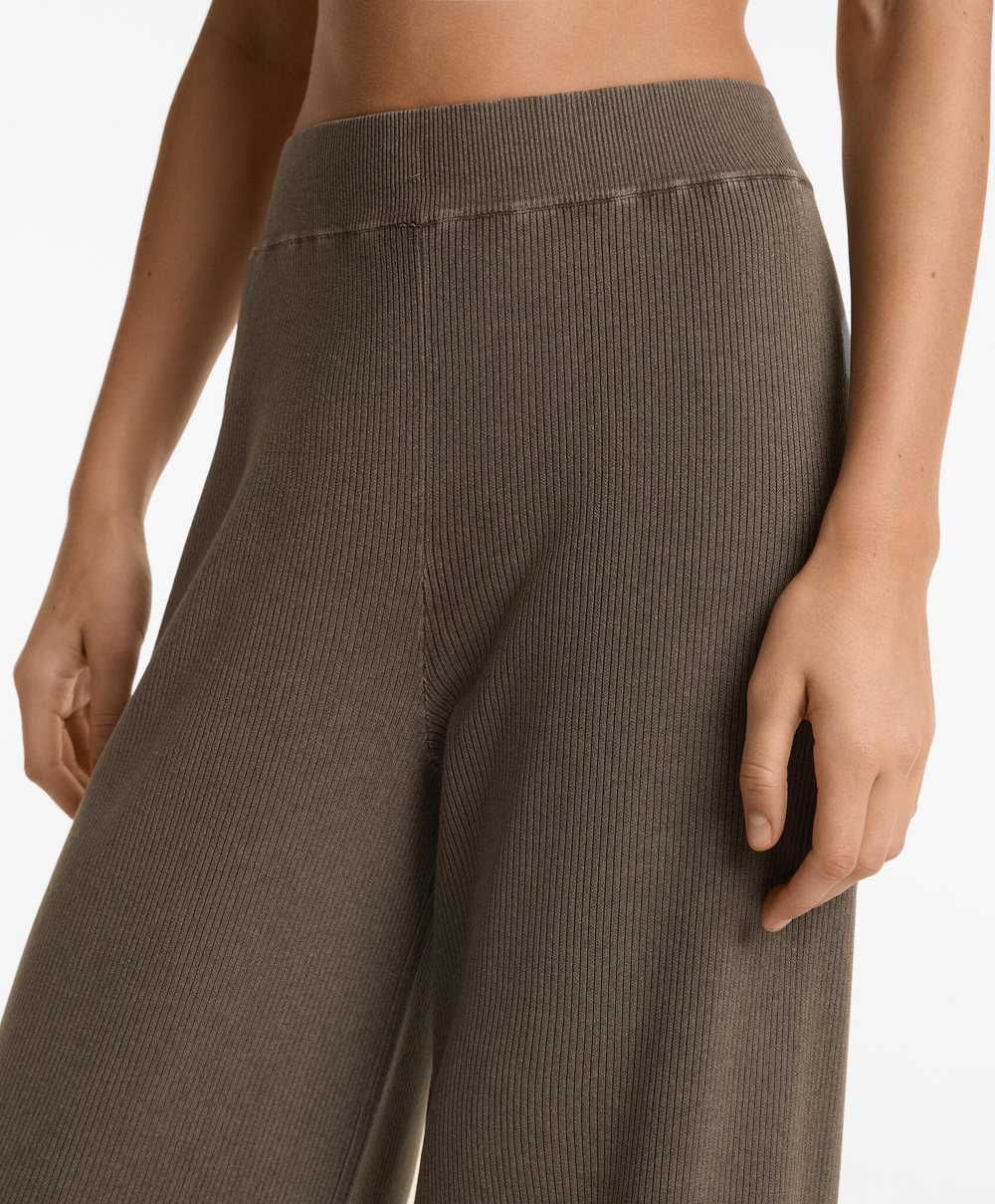 OYSHO Брюки из рубчатого трикотажа, темно-коричневый