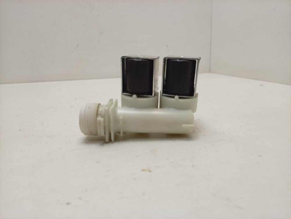 IWSE6125 кт72 Клапан подачи воды для стиральной машины Indesit 33390056 б/у