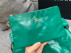 Chanel 22 Small Handbag 42 cm