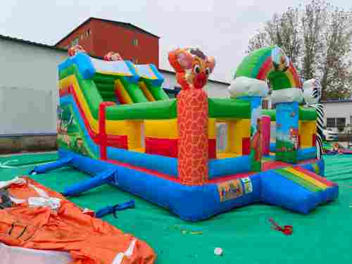 Надувной батут «Звериный мир 2» с горкой и аркой 7*5*4,2 м