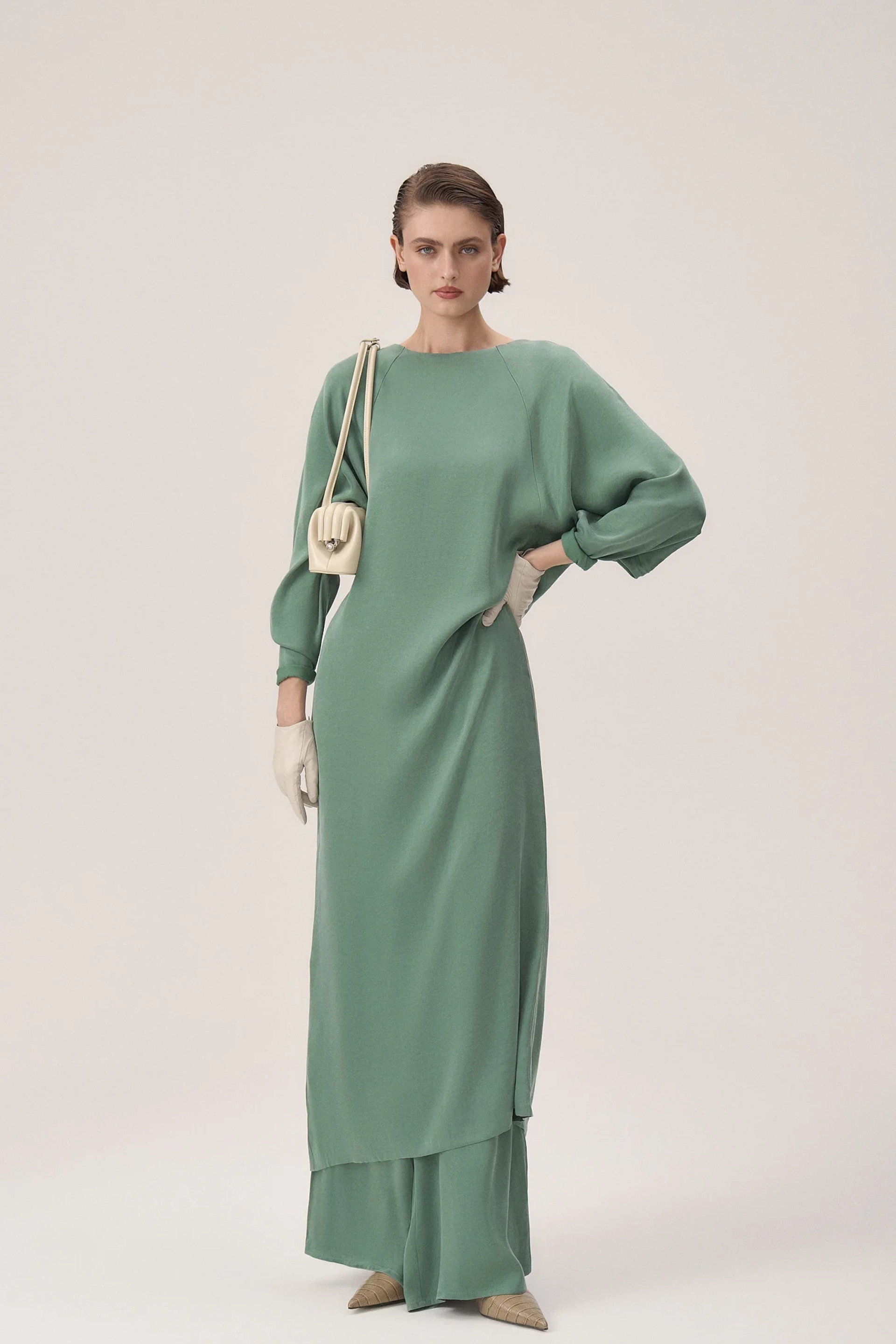 Платье макси с вырезом на спинке