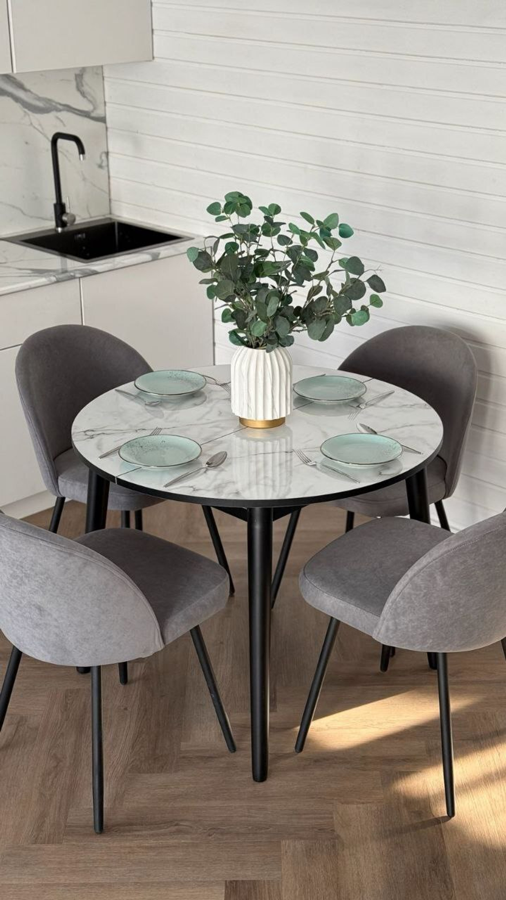 Круглый раздвижной стол "Итальянский мрамор" и 4 стула Элион