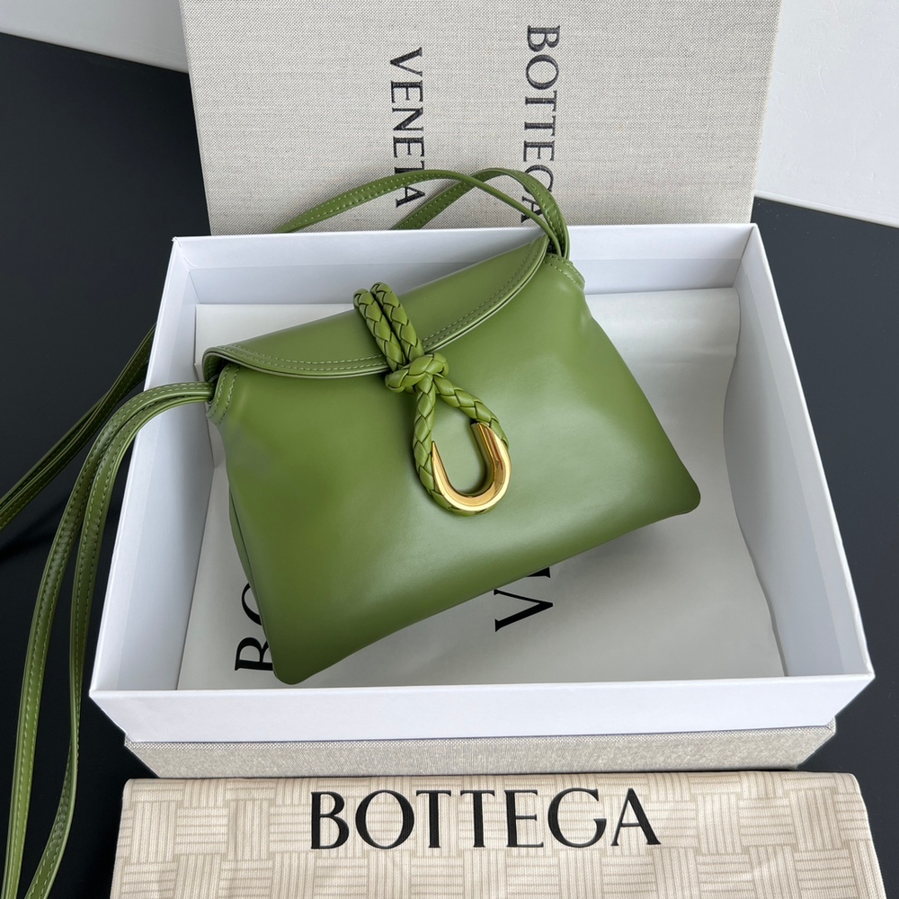 Bottega Veneta Baby Liberta 24 cm