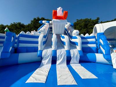 Надувной наземный аквапарк «Морское царство 3» с фигурой пингвина, 21*20*6 м