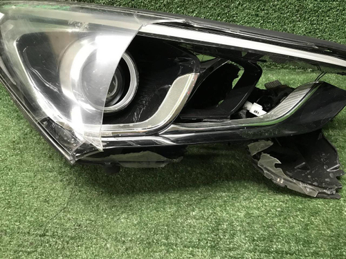 Битая Фара правая Hyundai Santa Fe 3 15-18 ксенон
