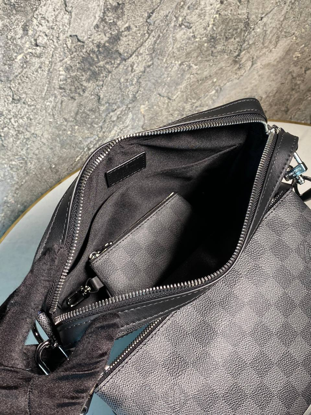 Сумка-мессенджер Louis Vuitton