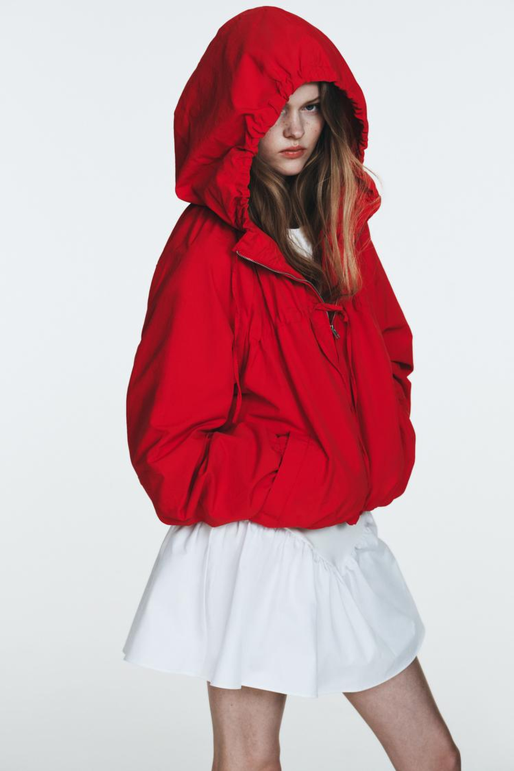 ZARA НЕЙЛОНОВАЯ КУРТКА С ЗАВЯЗКАМИ, КРАСНЫЙ