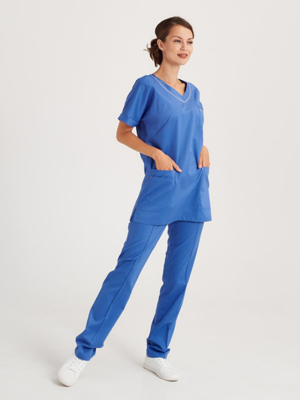 Темно-голубой костюм медицинский