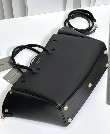 Сумка BALENCIAGA Bel Air Carry All Bag черный/золото