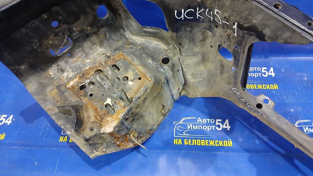 Рамка радиатора / телевизор TOYOTA SEQUOIA 2000