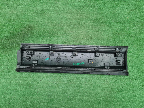 Накладка двери задняя правая Hongqi HS5 (19-нв)