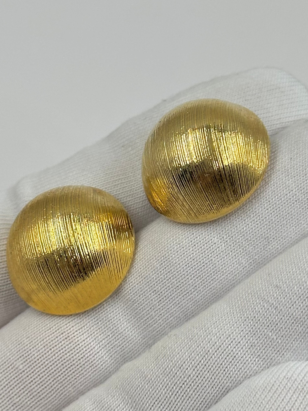 Серьги полусферы с брашировкой