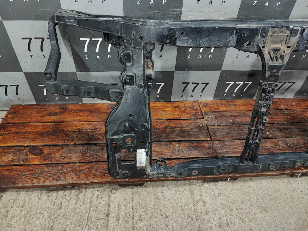 Панель передняя (телевизор) Kia Sportage 2 (JE) 04-10 Б/У Оригинал 641010Z000