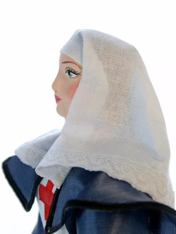 Кукла фарфоровая Сестра милосердия