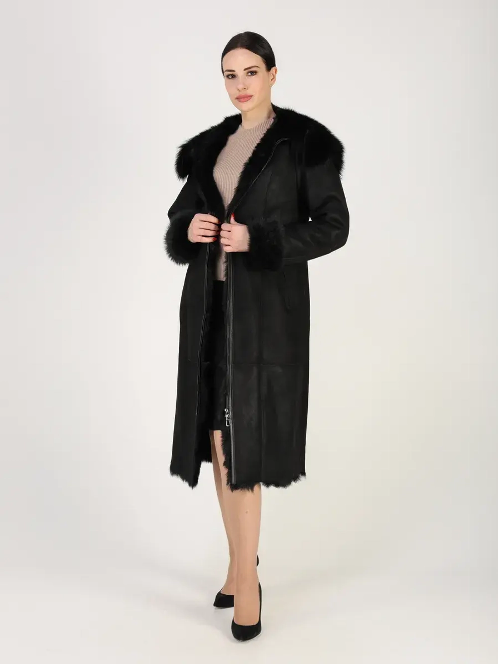 Дубленка зимняя натуральная с капюшоном длинная