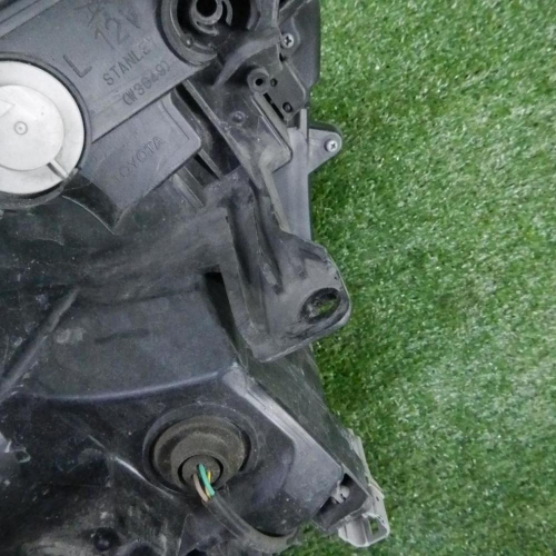 Фара левая Toyota Rav 4 CA40 (2015-2019) LED