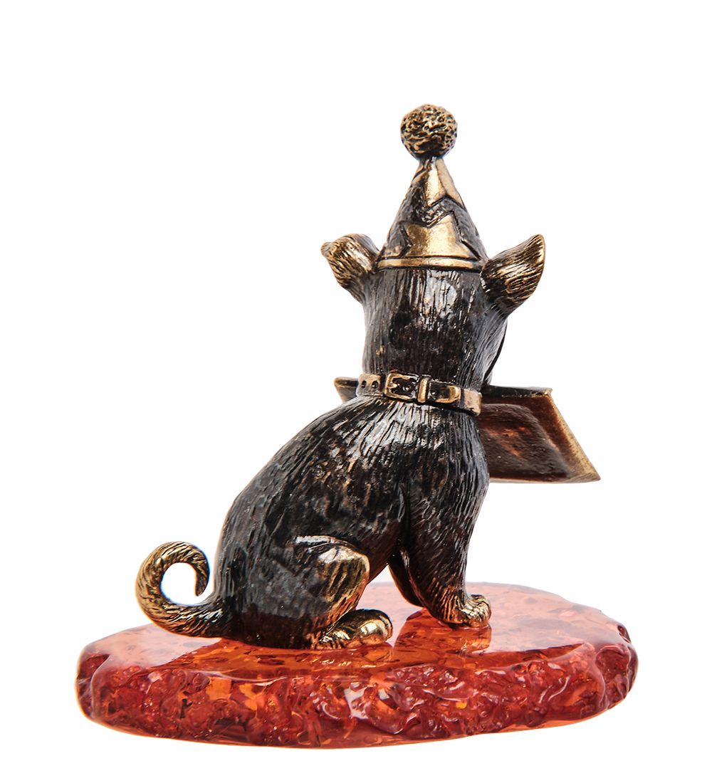 Народные промыслы AM-3174 Фигурка «Собака с Новогодней открыткой» (латунь, янтарь)