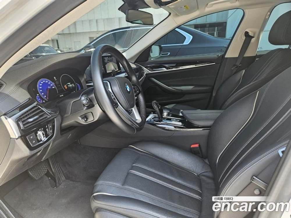 BMW 5 Series (G30) 520i Luxury (08.2019)
