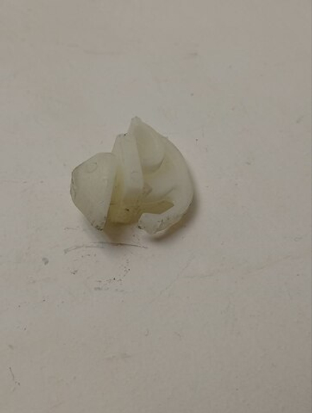 WAE20443OE кт16 Фиксатор передней металлической панели стиральной машины Bosch Siemens б/у