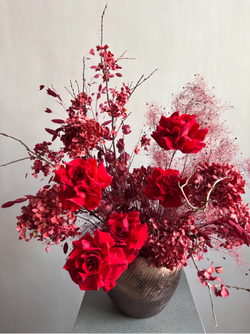 Композиция в кашпо Леукадендрон