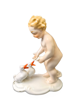 Фарфоровая статуэтка  "Путти с утками" Германия