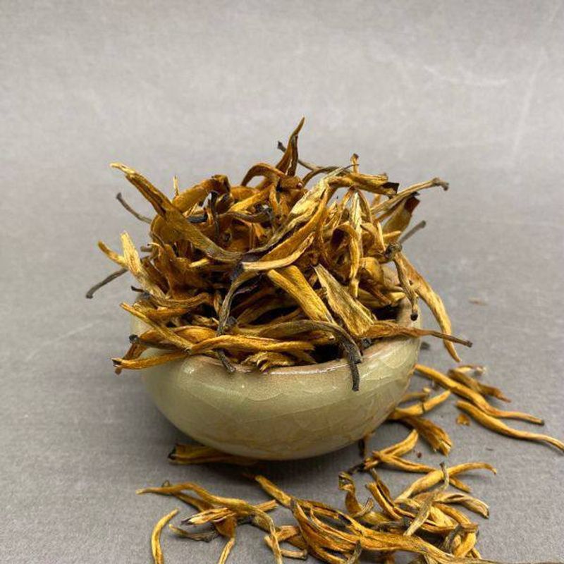 Да Цзинь Я - большие золотые почки с куста Да Цзинь Хао