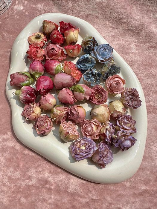 Подвески из натуральных цветов в смоле