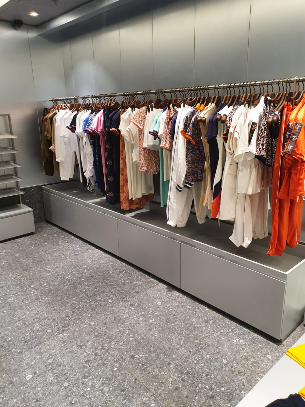 Мебель для общественных зданий — надёжные решения для больших потоков людей