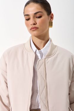 Куртка бомбер пудрово-бежевого цвета