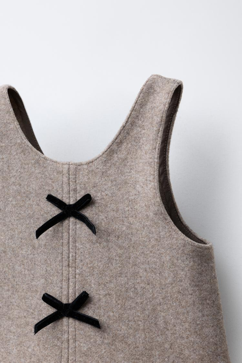 ZARA САРАФАН С БАРХАТНЫМИ БАНТАМИ, БЕЖЕВЫЙ