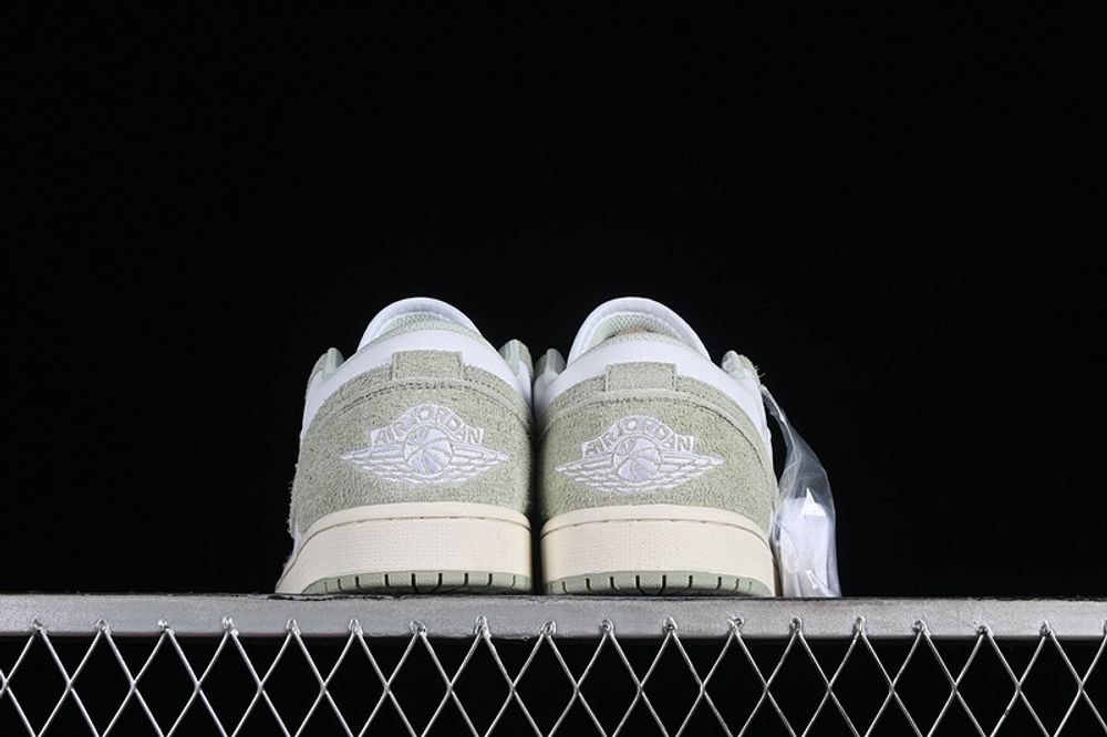 Air Jordan 1 Low "Light Green"