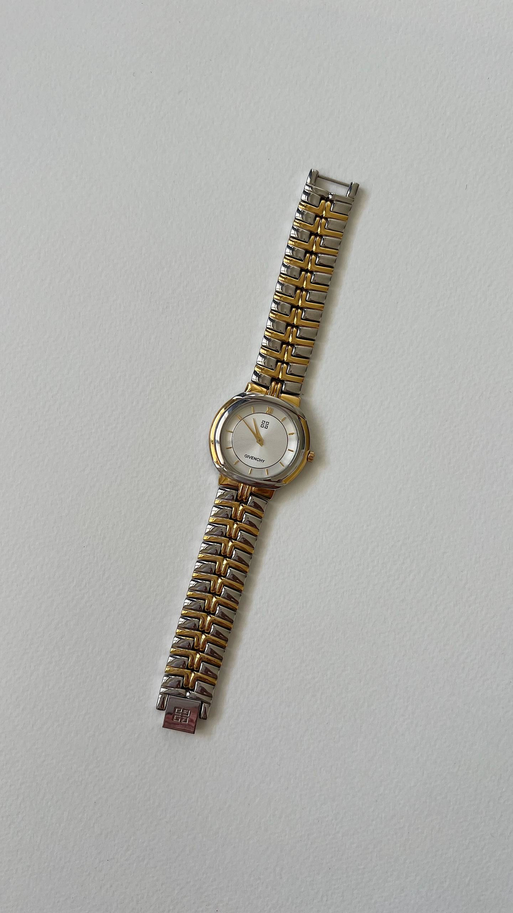 Часы Givenchy