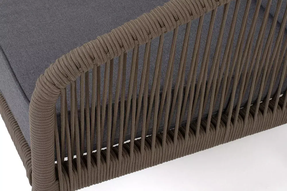 "Канны" диван 3-местный плетеный из роупа, каркас алюминий коричневый (RAL8016) муар, роуп коричневый круглый, ткань темно-серая 027
