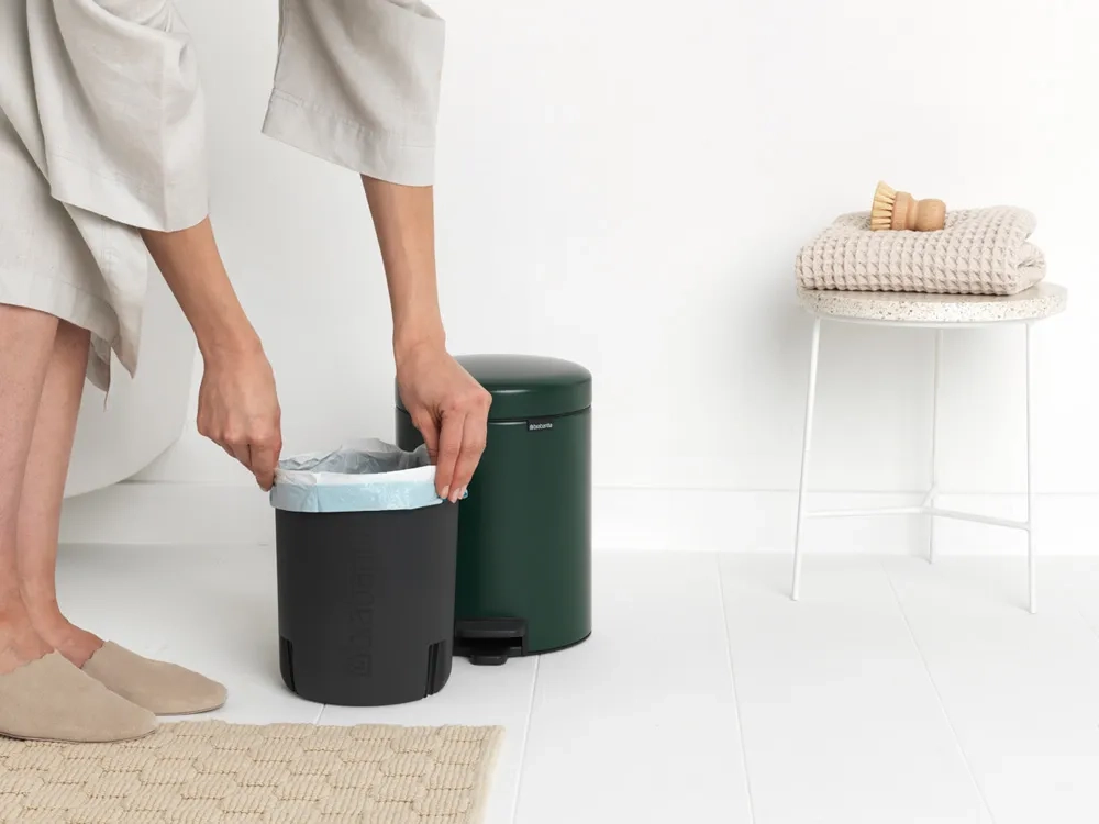Brabantia Контейнер для мусора NewIcon 5л зеленый 304026