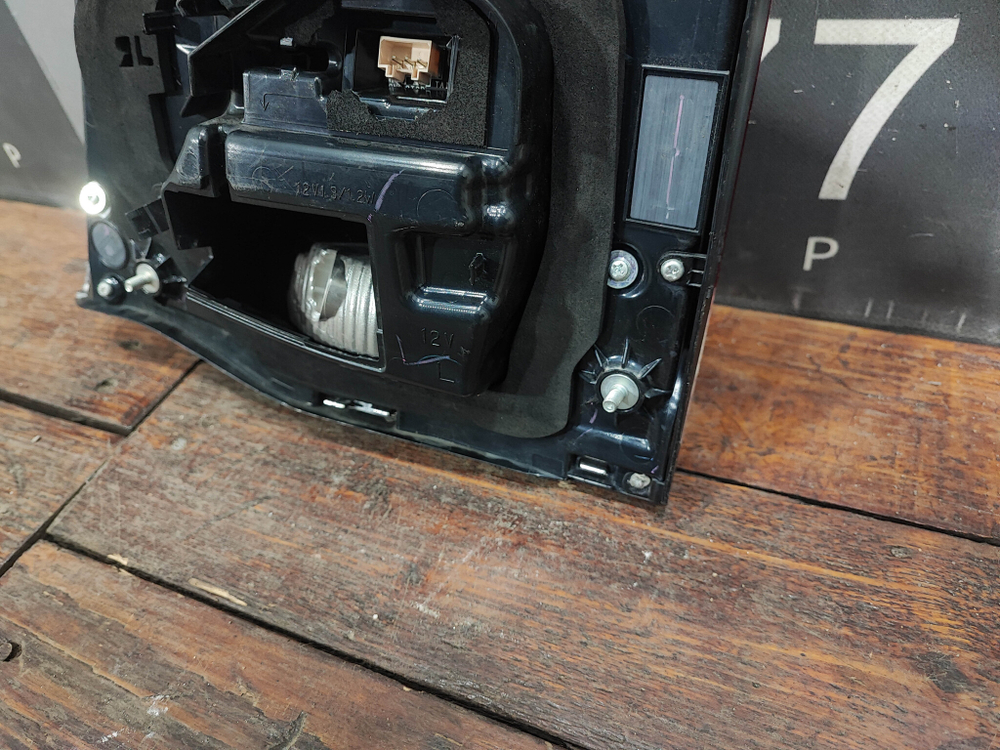 Фонарь задний левый Toyota Land Cruiser 200 15-21 Б/У Оригинал 8159160371