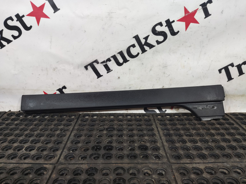 Накладка стойки двери правая 2020г.