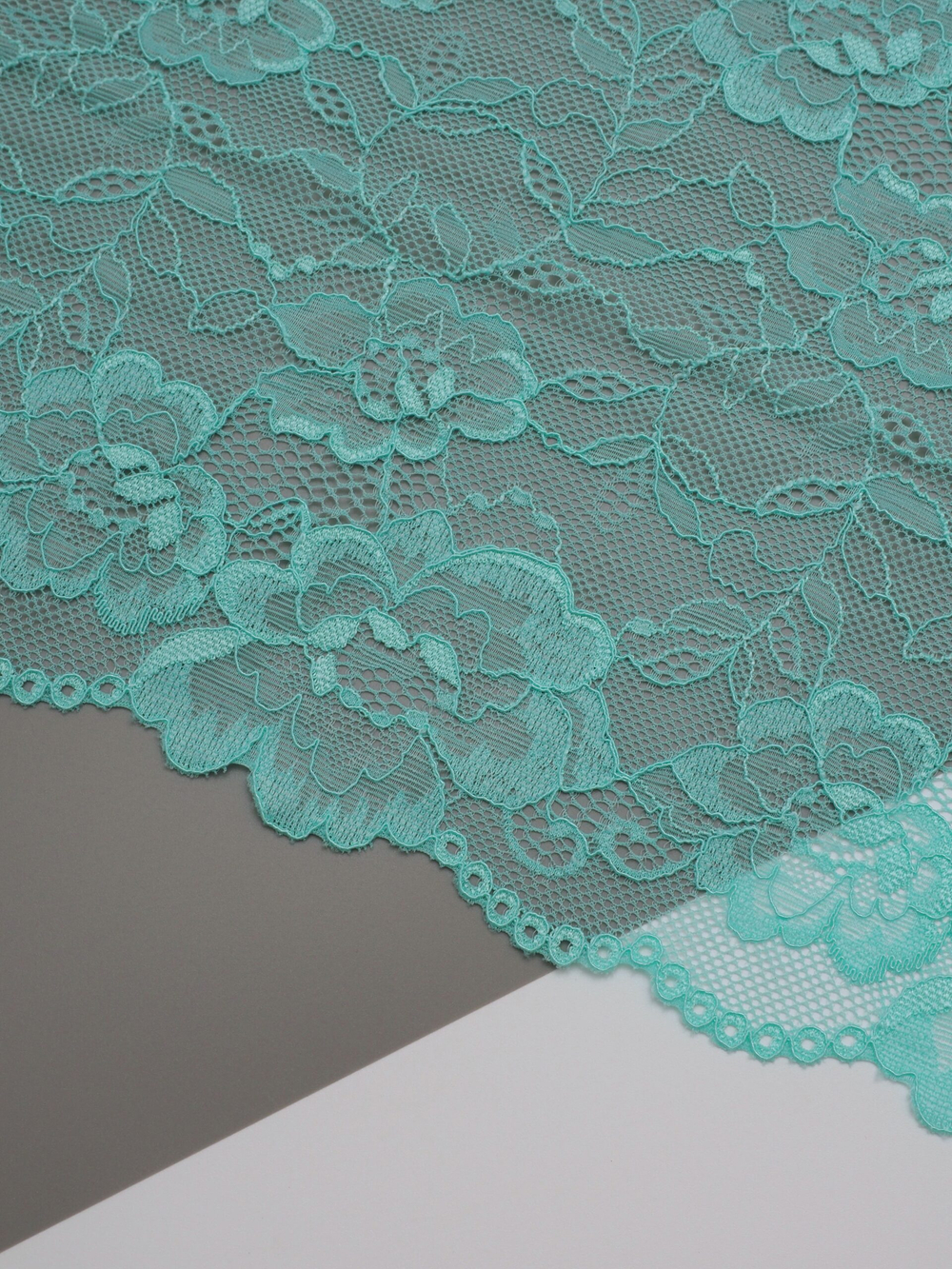 Эластичное кружево ментоловое (ярче резинок) ширина 20 см