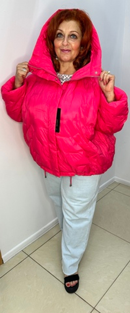 Шикарная, яркая курточка на межсезонье