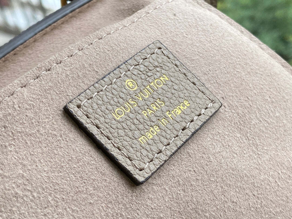 Louis Vuitton Petit Sac Plat