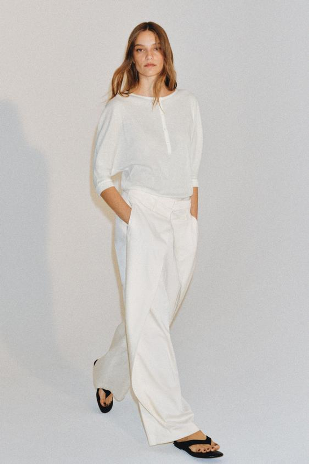 ZARA ХЛОПКОВАЯ ФУТБОЛКА С КРУГЛЫМ ВЫРЕЗОМ, БЕЛЫЙ