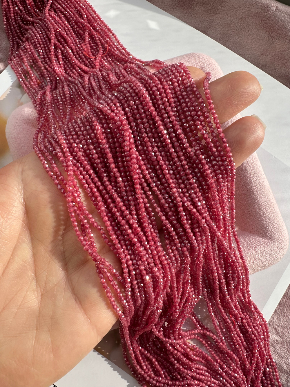 Фианиты 2мм, огранка (нить бусин)