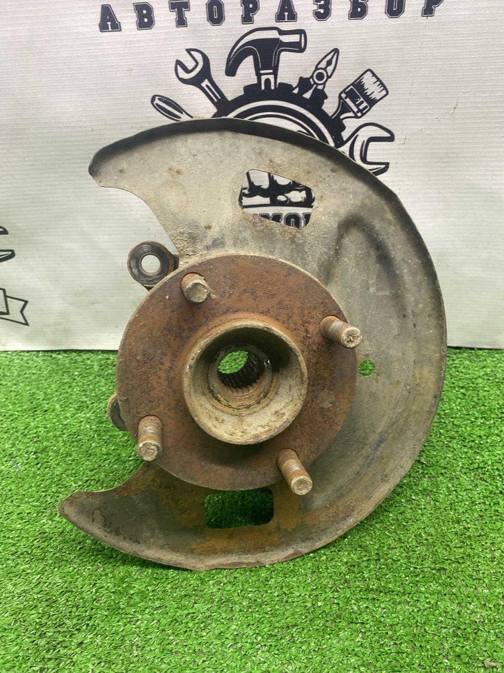 Поворотный кулак левый Nissan Sunny, B15 1999 с пробегом