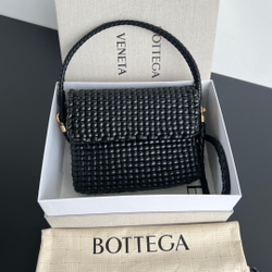 Bottega Veneta Swing 25 cm