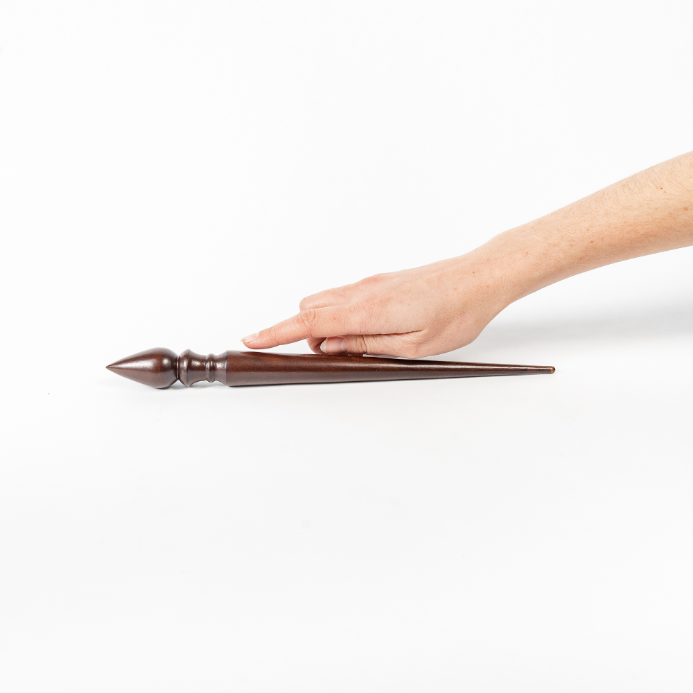 Опорное веретено для прядения из дерева сибирский кедр 300 мм. Art of Siberia. B73