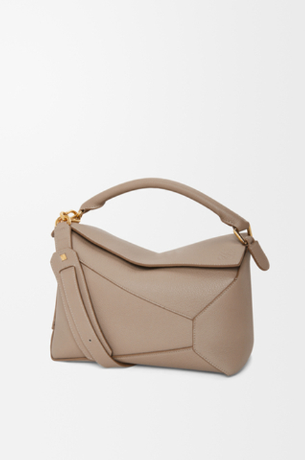 Loewe Сумка среднего размера Puzzle Edge из мягкой зернистой телячьей кожи, песочный