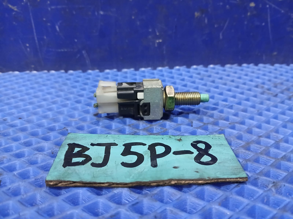 Датчик педали тормоза MAZDA FAMILIA 2003