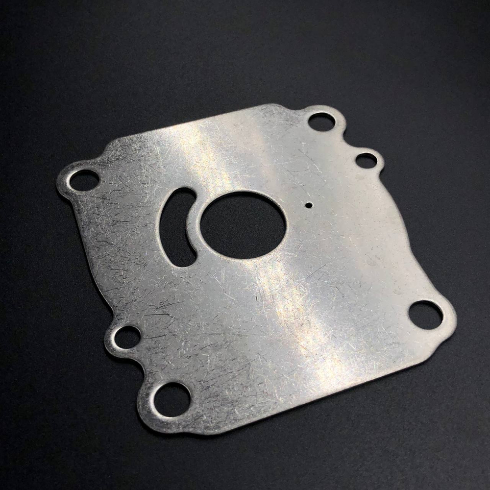 Пластина помпы охлаждения Suzuki DF60-70, DF40-60(A) (Suzuki)